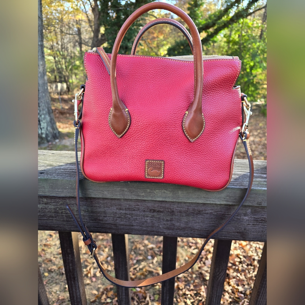 EUC Dooney & Bourke Pebble Grain Satchel Red